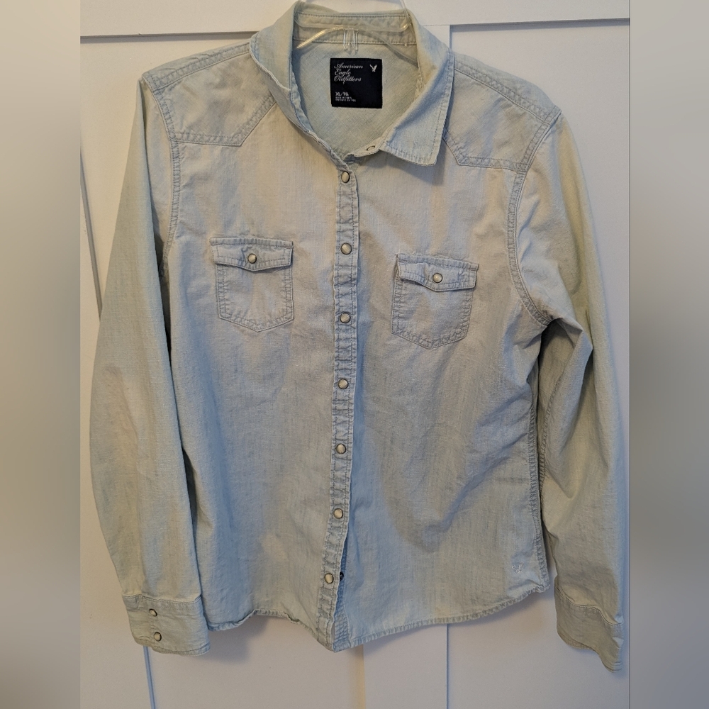 Women's Light Wash Denim Shirt